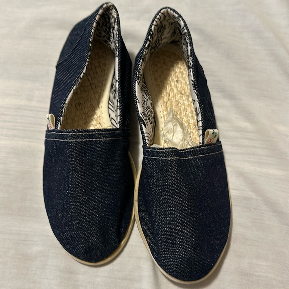 New denim girls slip on shoes size 3 from Columbia